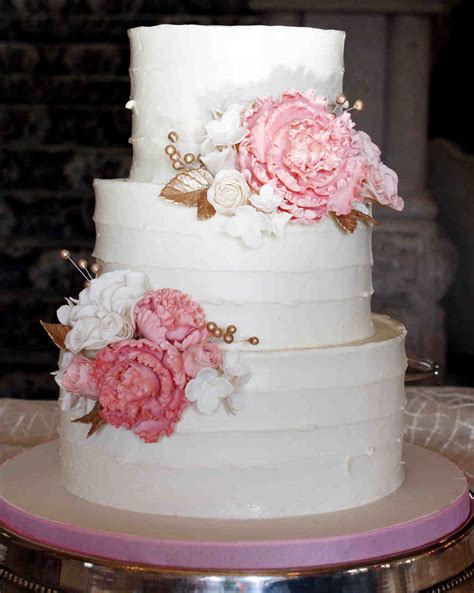 what is the best icing to cover a wedding cake